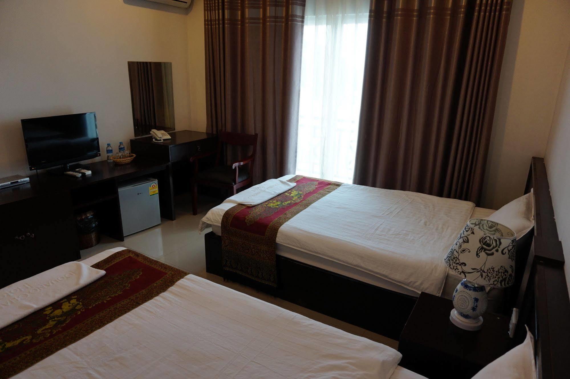 Douangchan Plaza Hotel Vientiane Bagian luar foto