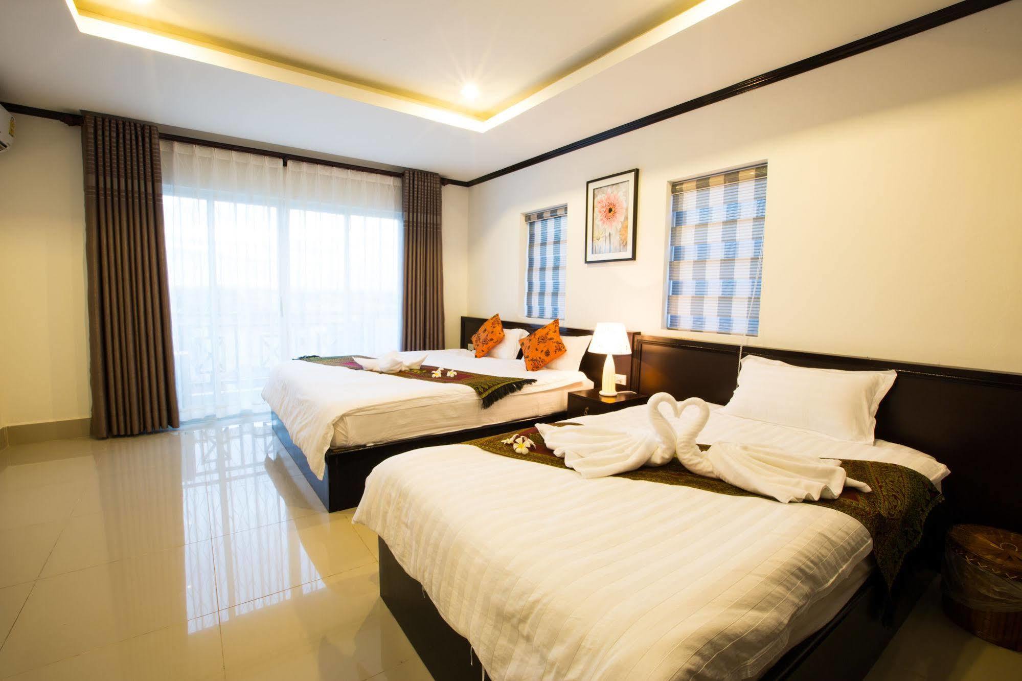 Douangchan Plaza Hotel Vientiane Bagian luar foto