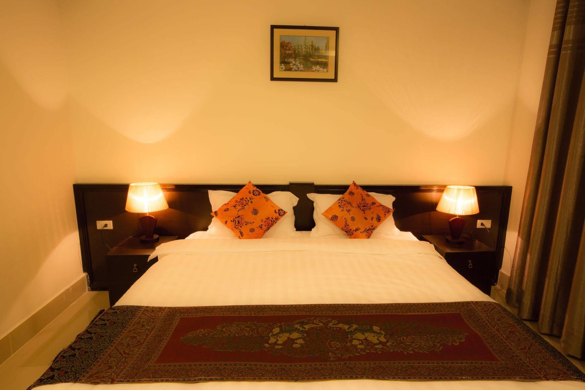 Douangchan Plaza Hotel Vientiane Bagian luar foto